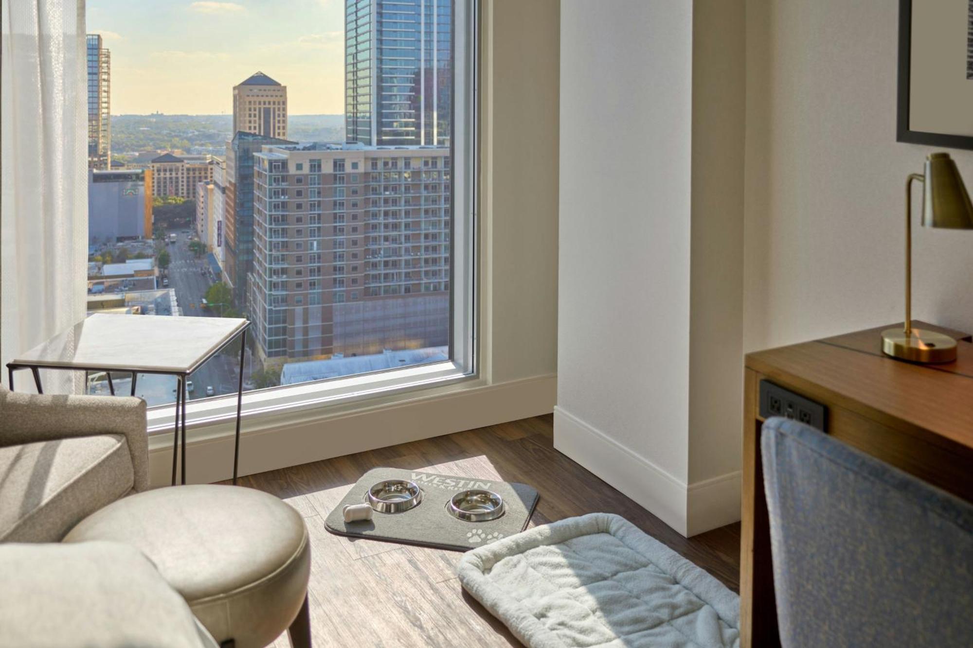 Large King Room City View Mobility or Hearing Accessible Tub