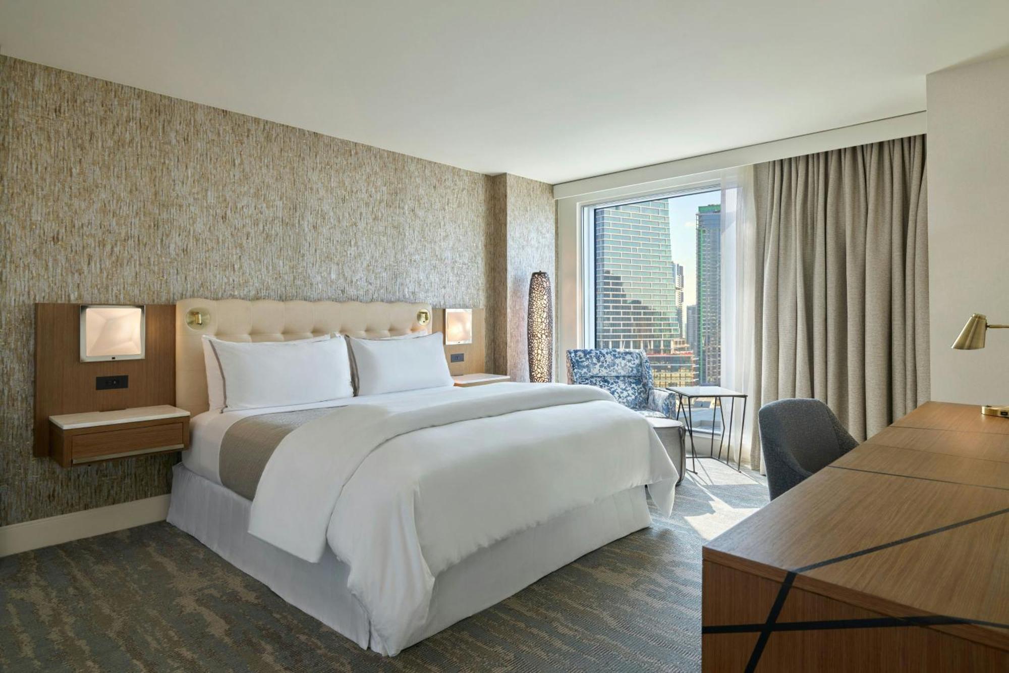 Large King Room City View Mobility or Hearing Accessible Tub